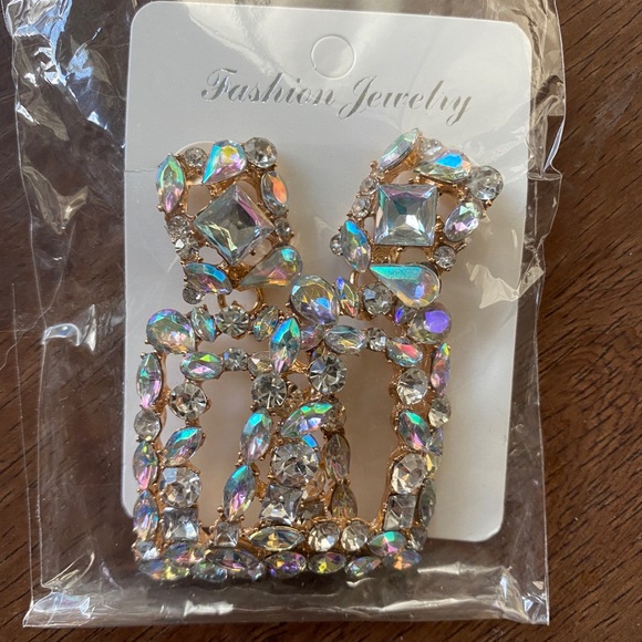 Gorgeous crystal drop earrings- never been worn - Picture 1 of 2